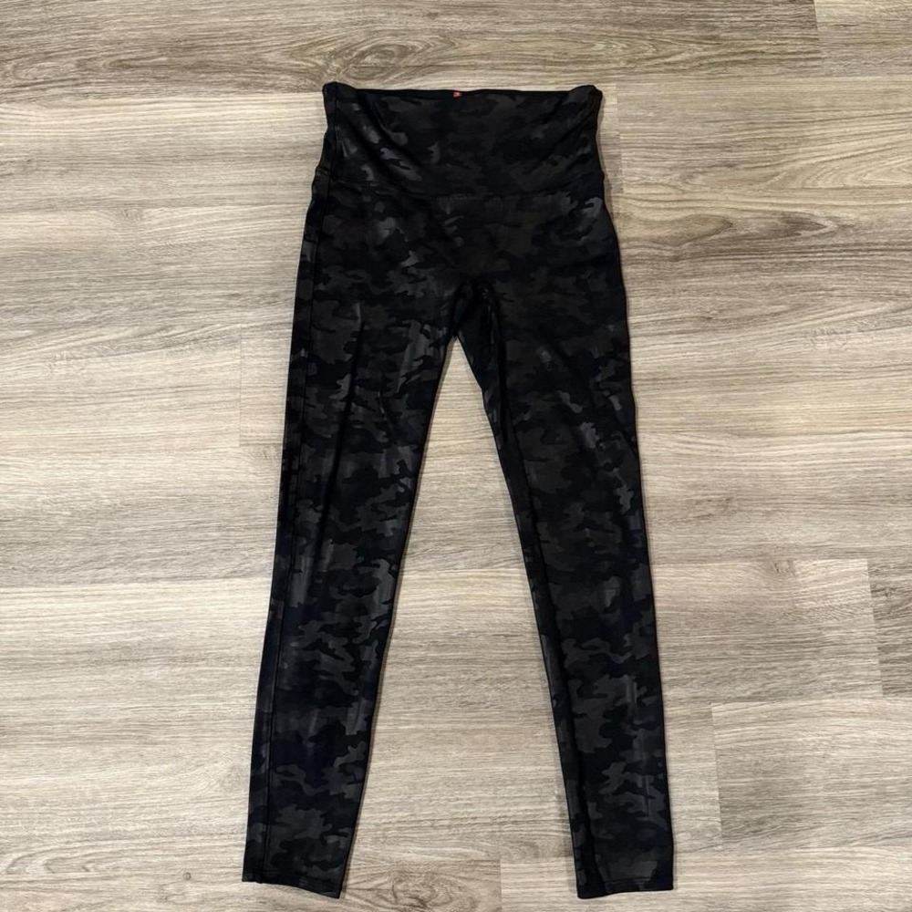Spanx Faux Leather Camo Leggings Womens L Black Matte High Rise Shaping